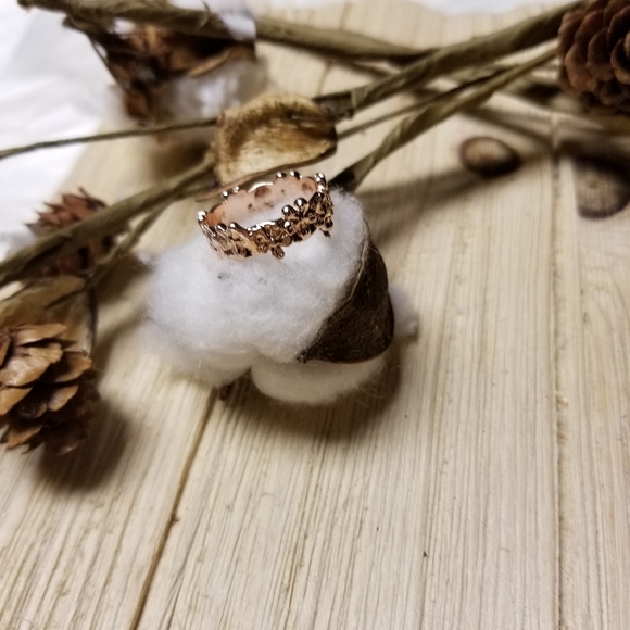 🌸🌸So Cute Lucky Daisy Plum 14K plated Band Ring🌸🌸 - Picture 3 of 8